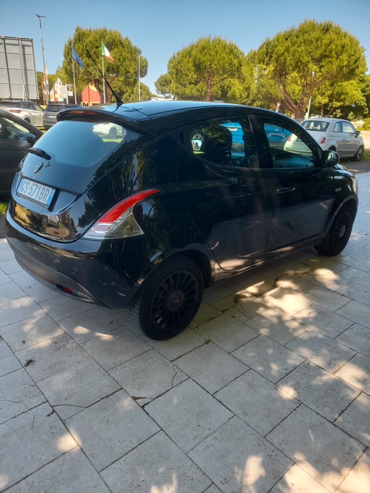 Lancia Ypsilon 1.3 MJT 16V 95 CV 5 porte
