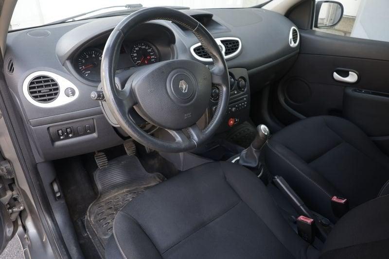 Renault Clio Renault Clio 1.2 16V 5 porte Yahoo! 55KW ANNO 2011