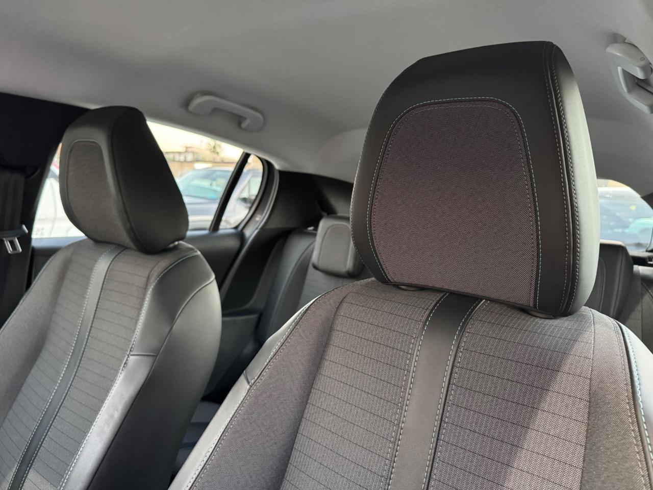 Peugeot 208 1.5 BlueHDi 100 Allure NAVI PACK