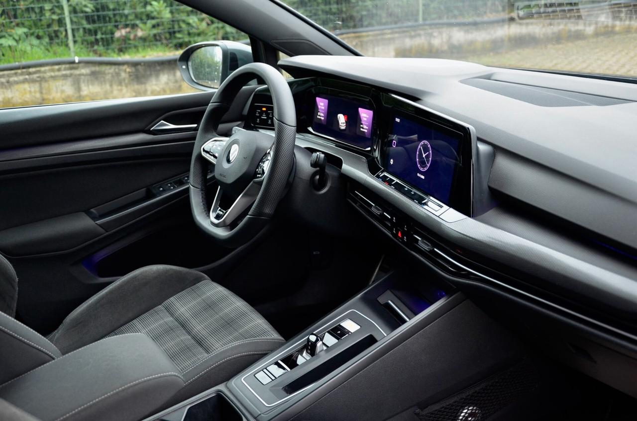 VOLKSWAGEN GOLF GTD 2.0 TDI 200cv DSG 5p. SERVICE UFF VW, UFF ITALIANA, EURO 6D, FARI IQ LED, APPLE ANDROID, 19", PERMUTE