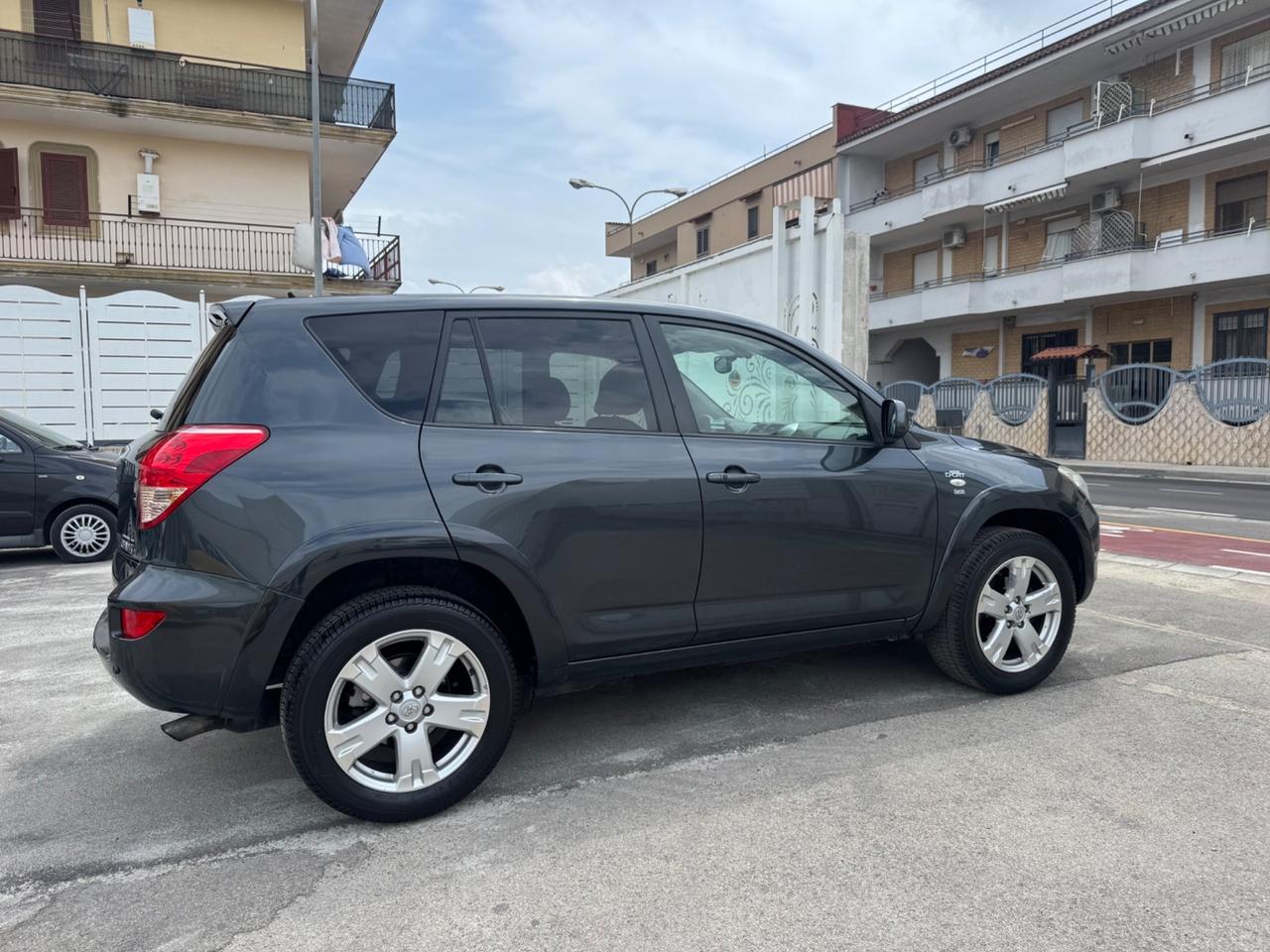 Toyota RAV 4 2.2 DIESEL 177 CV Luxury 2007