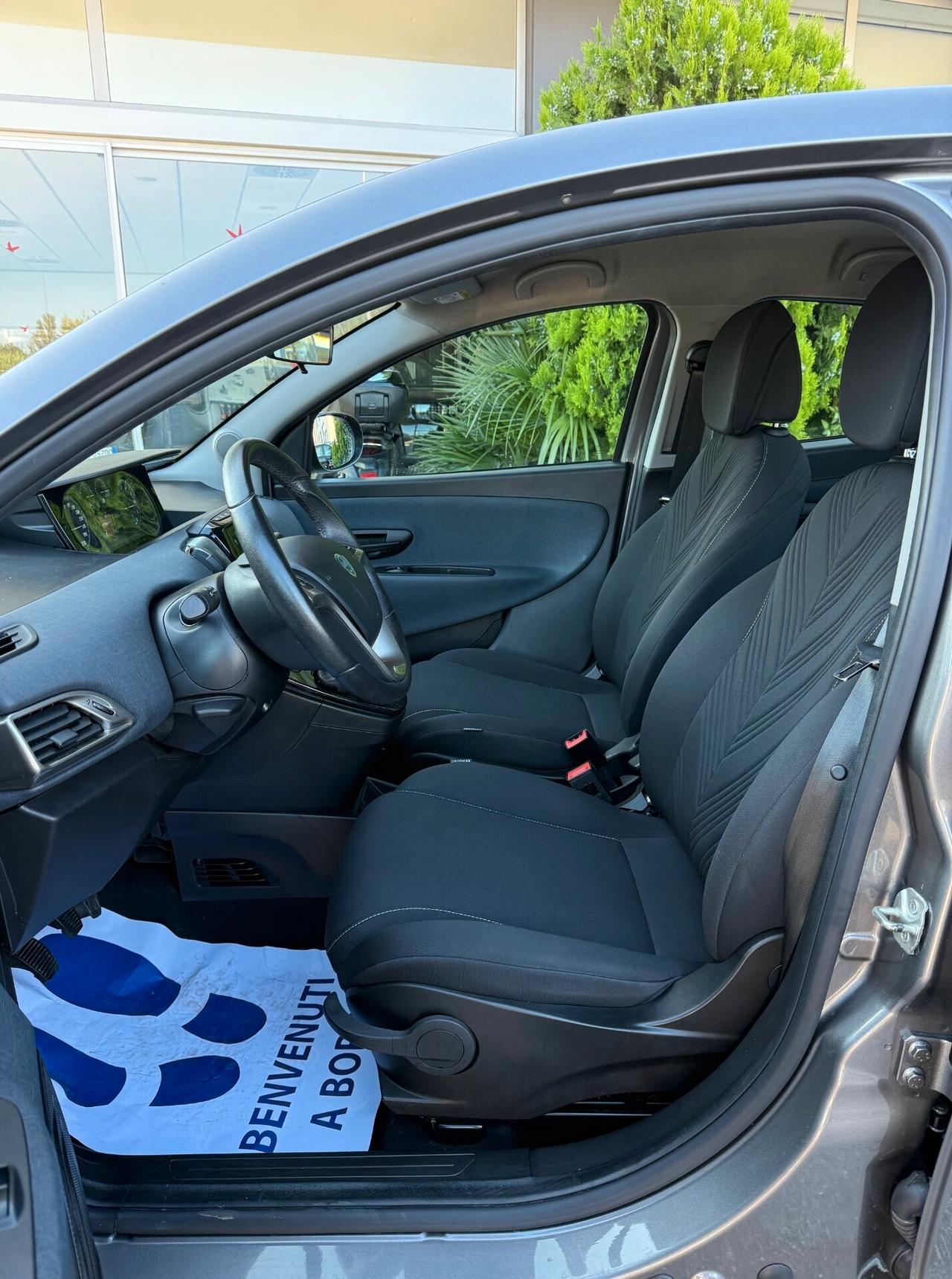 Lancia Ypsilon 1.0 FireFly 5 porte S&S Hybrid Gold