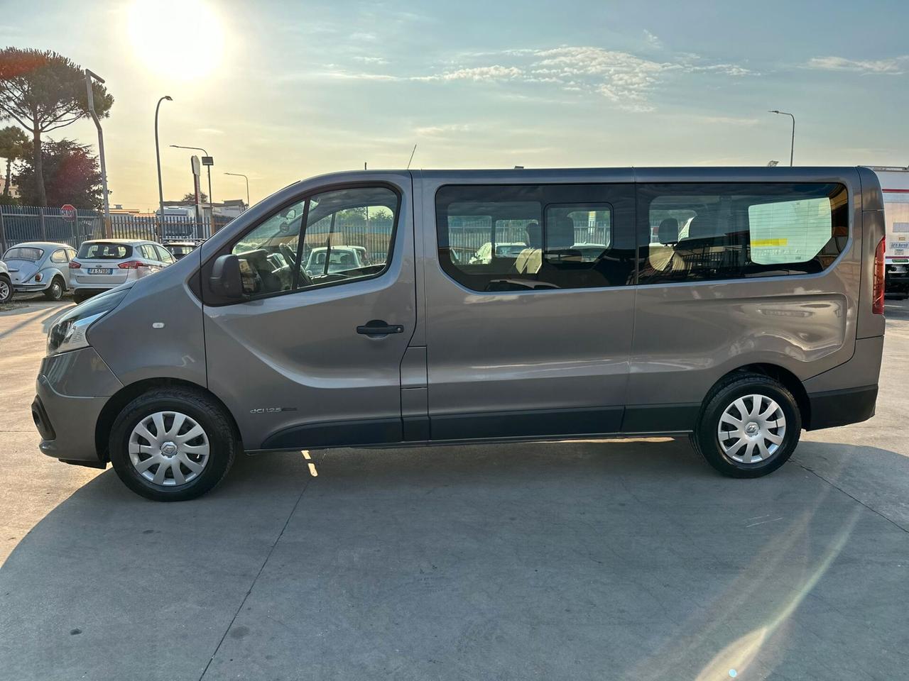 Renault Trafic 9 posti pulmino