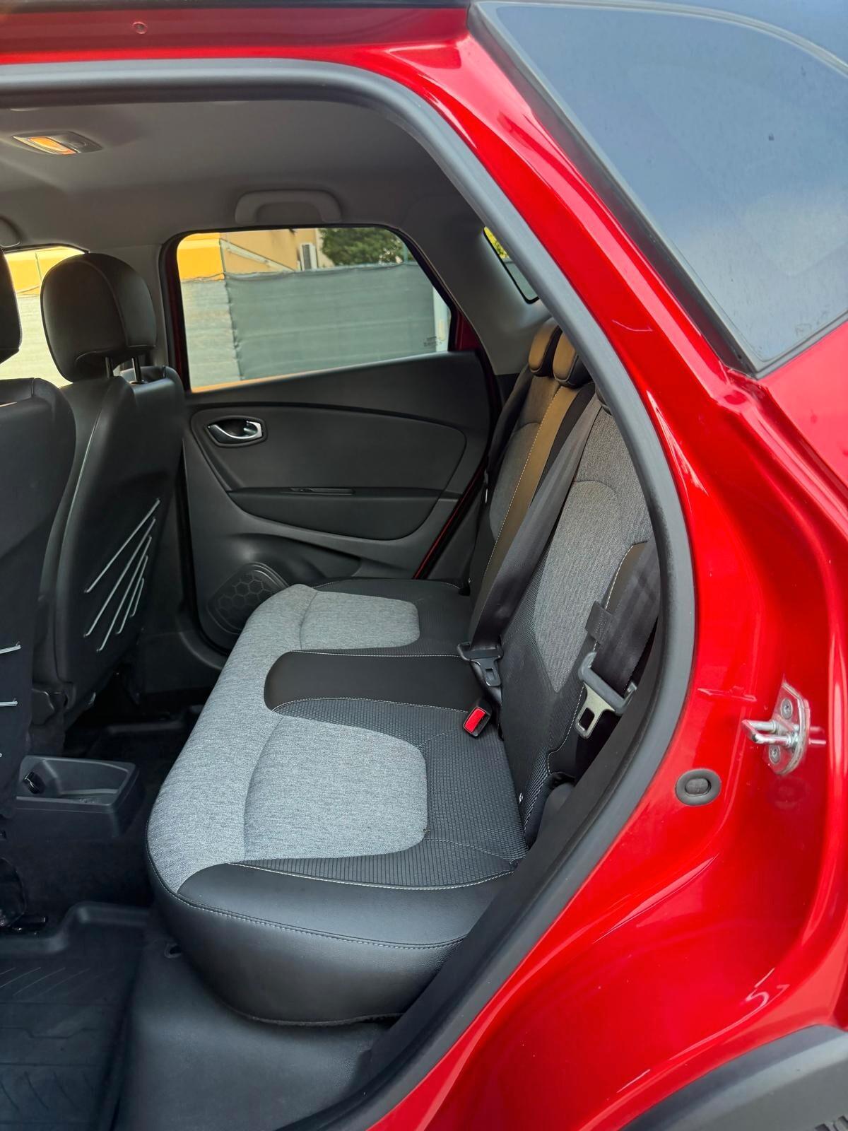 Renault Captur 1.3 TCE - AUTOMATICA - NAV. - 12 MESI DI GARANZIA -