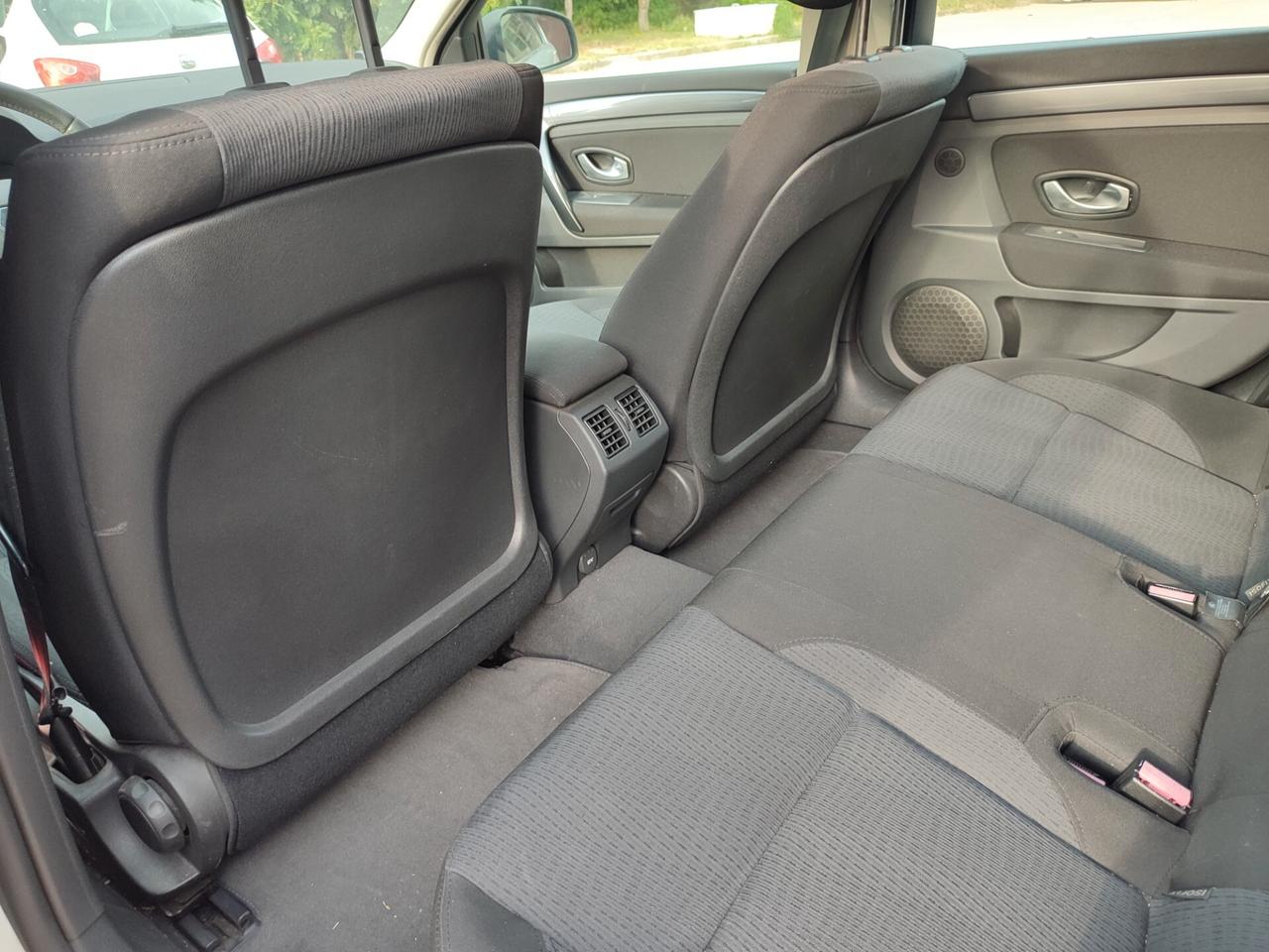 RENAULT NEW LAGUNA 1.5DIESEL BERLINA SPORT POCHI KM