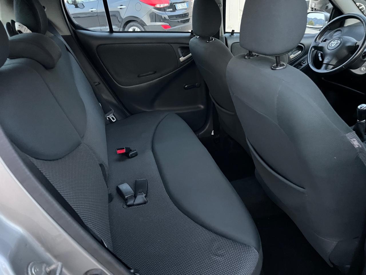 Toyota Yaris 1.3i 16V cat 5 porte Sol 2005