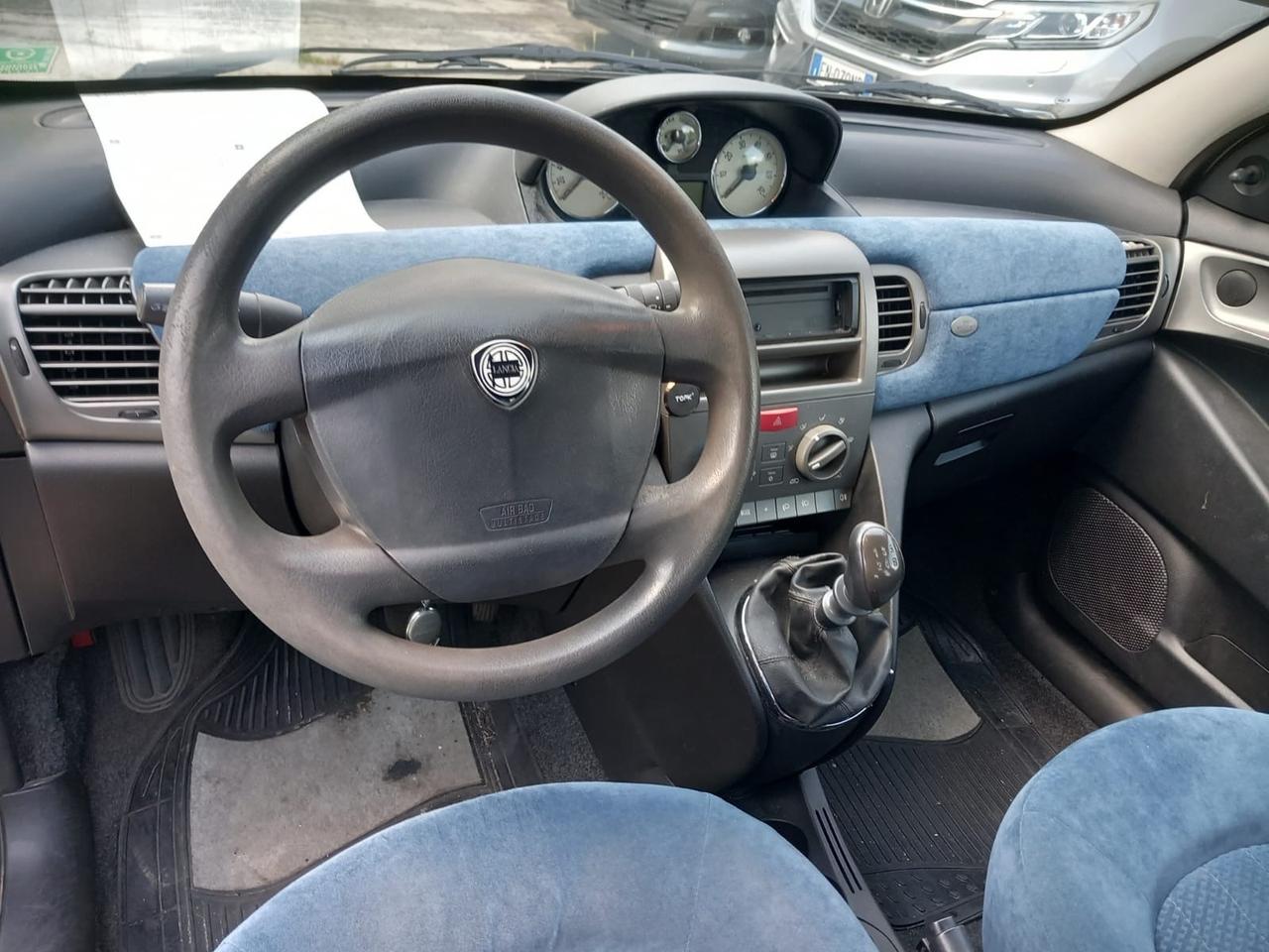 Lancia Ypsilon 1.2 16V Oro