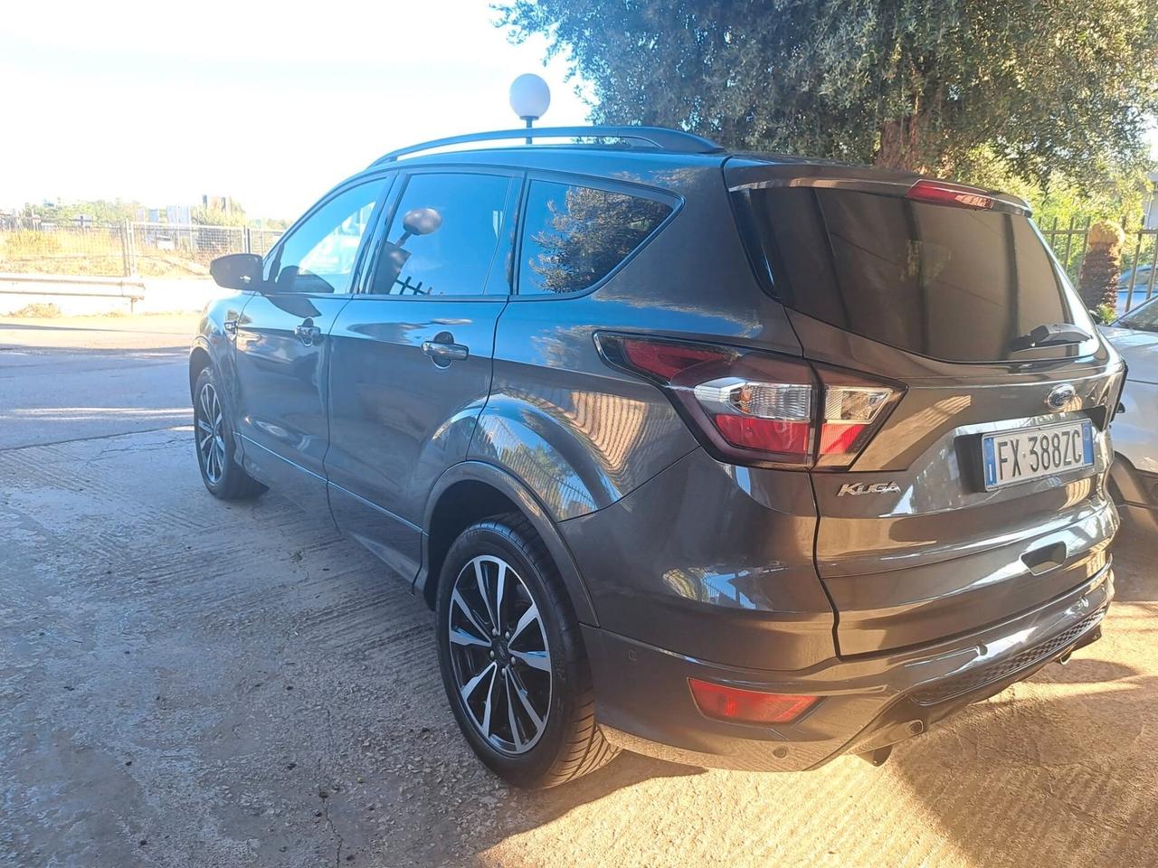 Ford Kuga 1.5 TDCI 120 CV S&S 2WD ST-Line