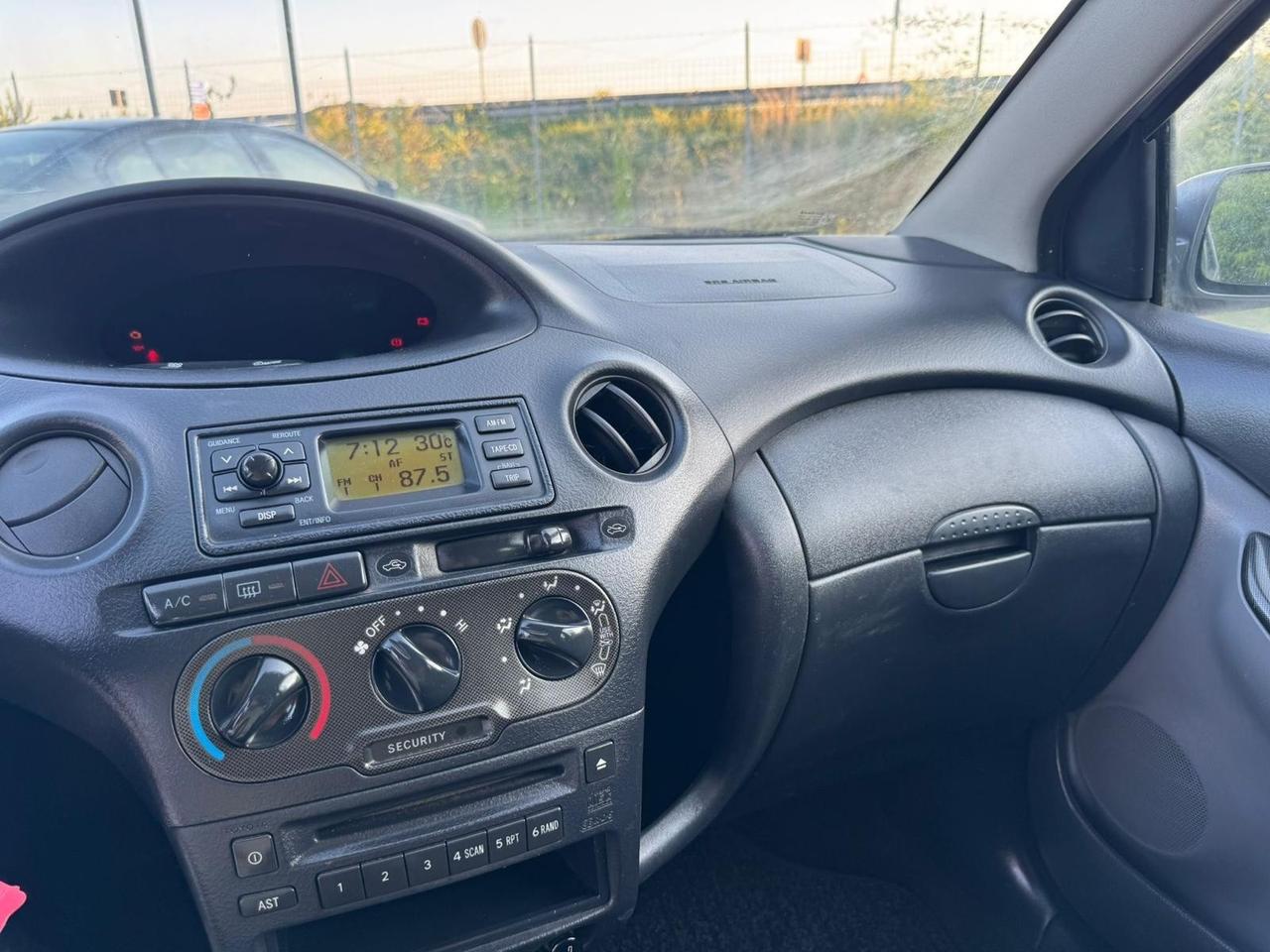 Toyota Yaris 1.0i 16V cat 3 porte Sol