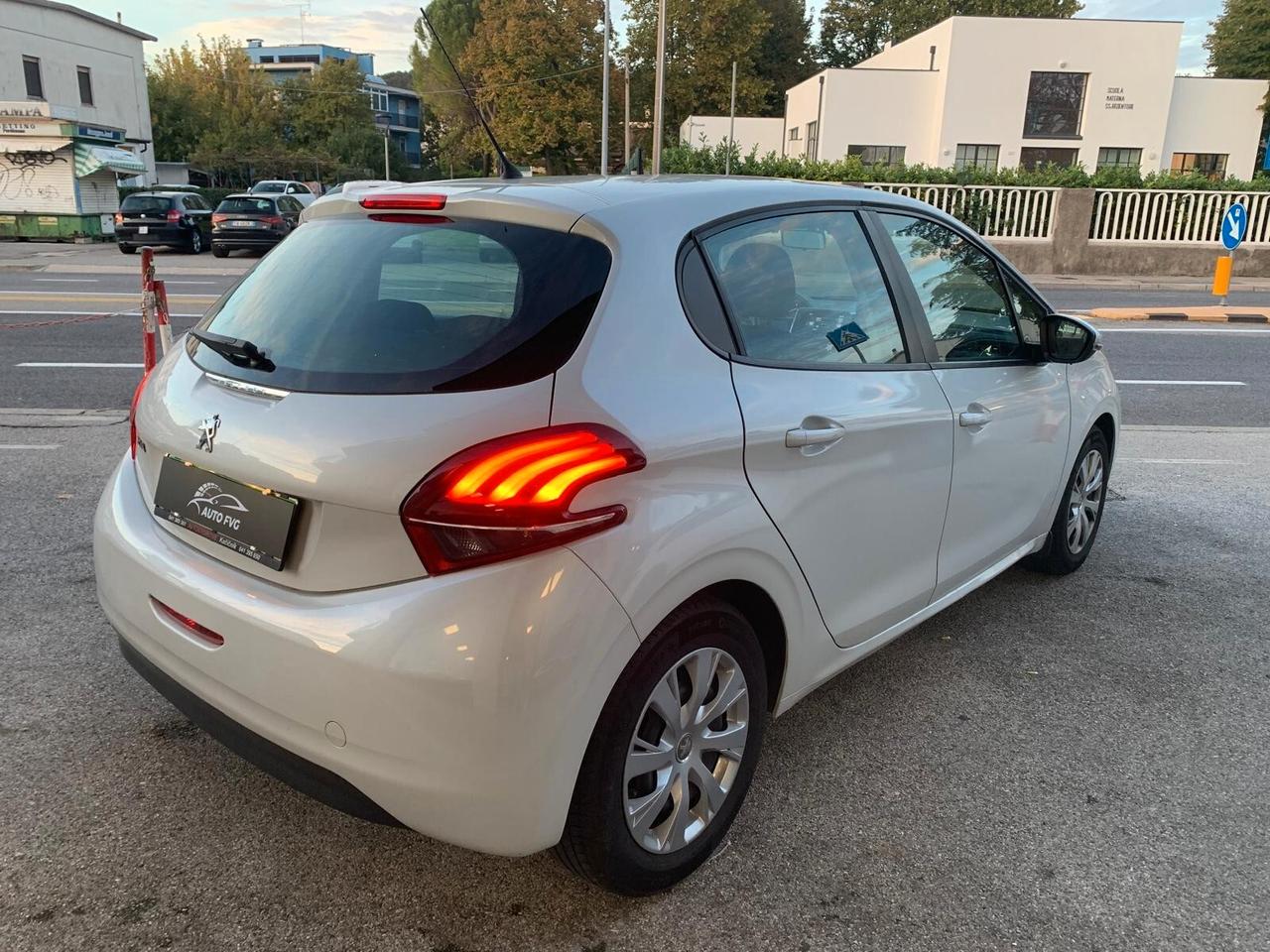 Peugeot 208 5 porte NEOPATENTATI