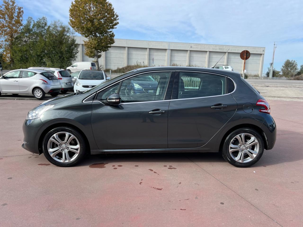 Peugeot 208 1.4 HDi 68 CV 5 porte Allure
