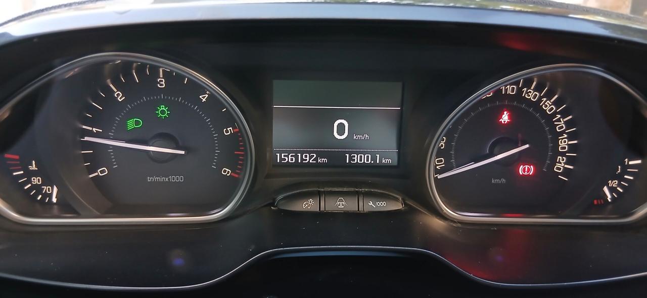 PEUGEOT 2008 BLUE HDi 100 GT LINE