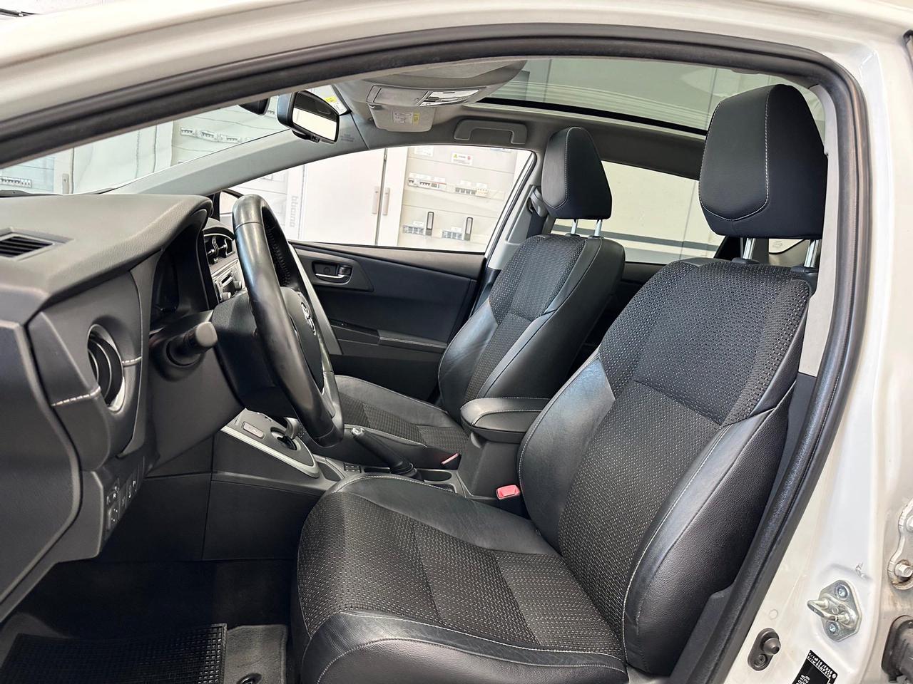 Toyota Auris 5p 1.8h Lounge