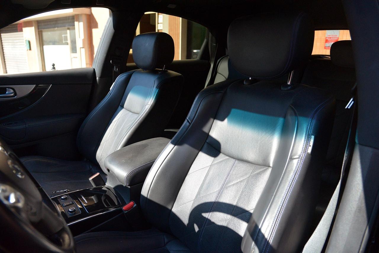 Infiniti QX70 3.0 diesel V6 AT S