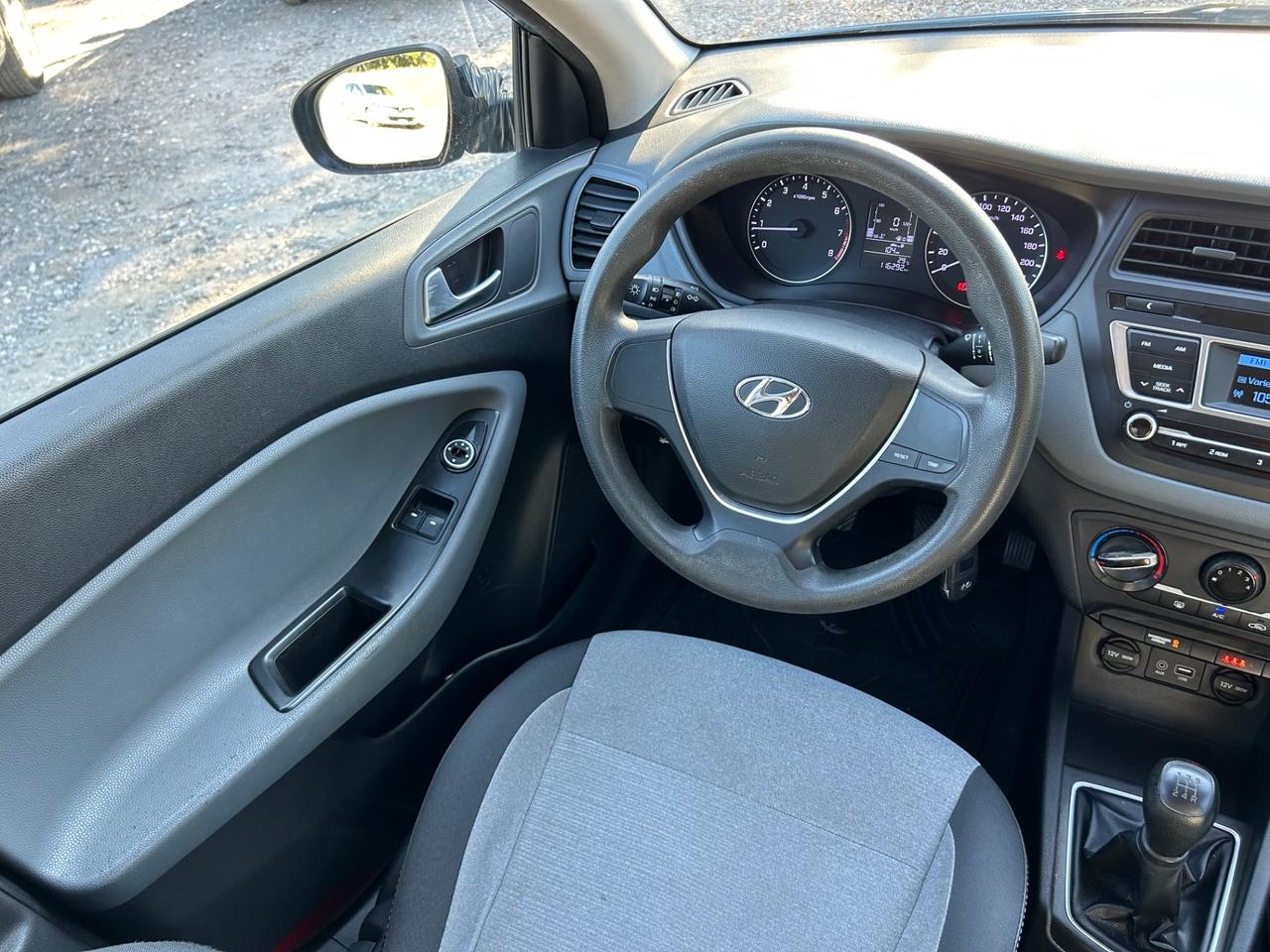 Hyundai i20 1.2 84 CV 5 porte Comfort neopatentati permute
