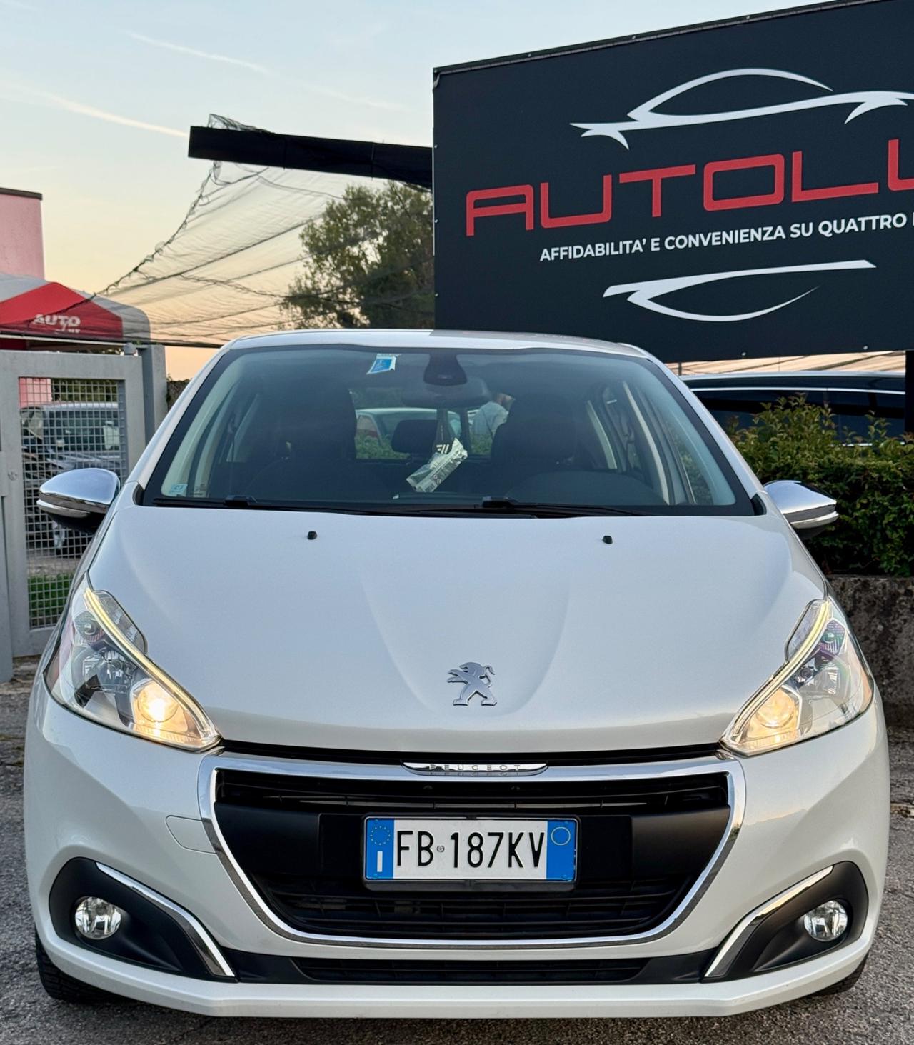 Peugeot 208 1.2i 82CV Allure 99.000Km NEOPATENTATI