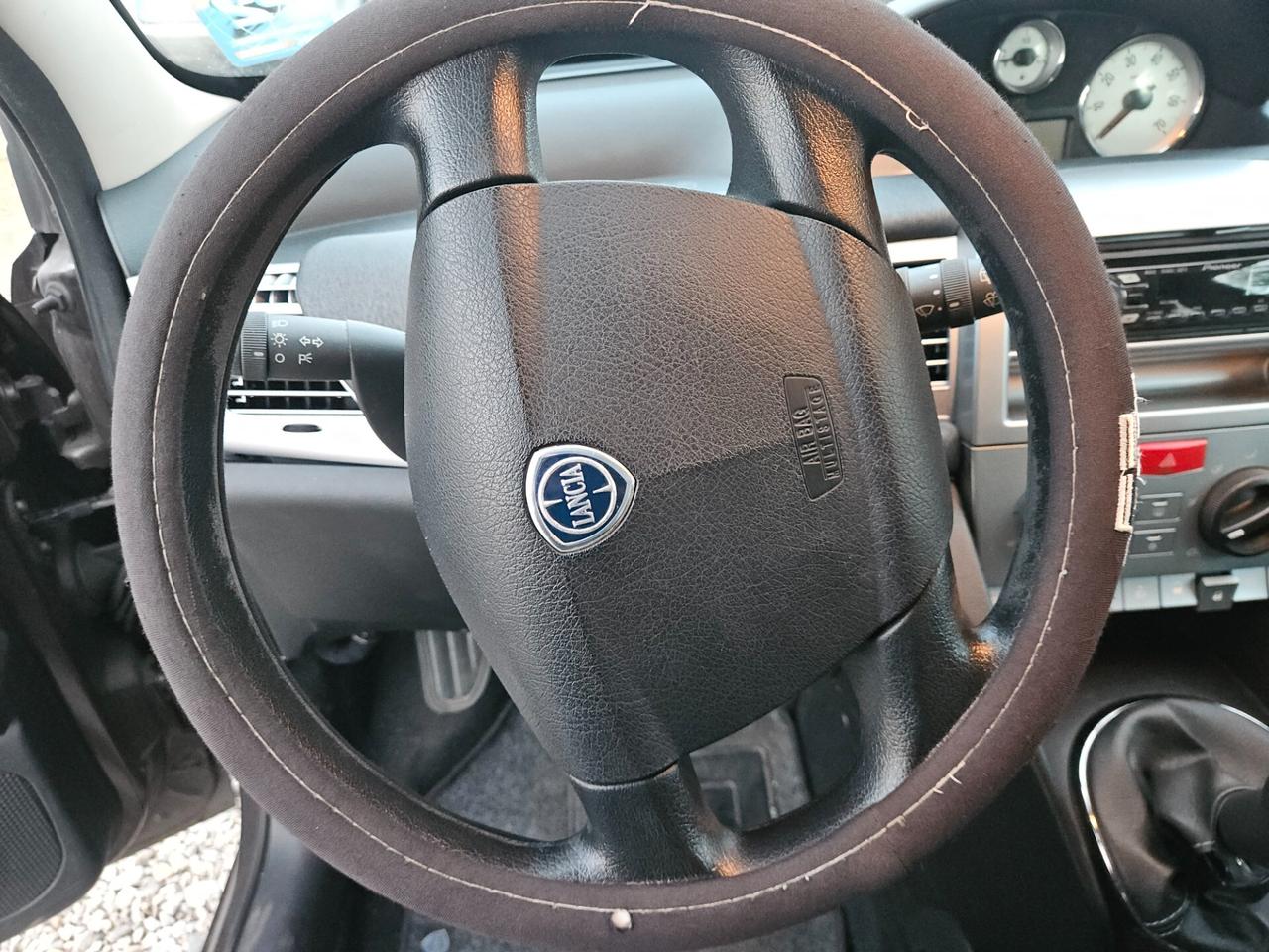 Lancia Ypsilon 1.3 MJT 75 CV Diva