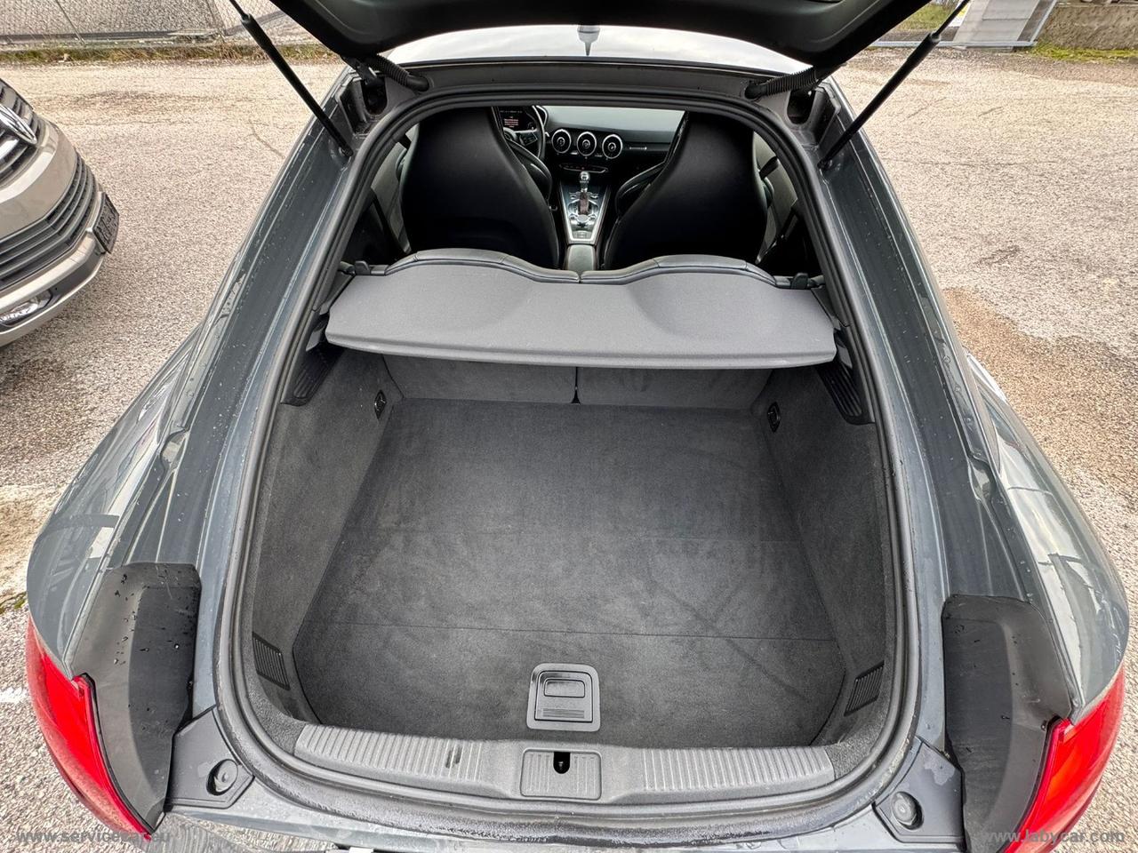 AUDI TT Coupé 40 TFSI S tr COMPETITION