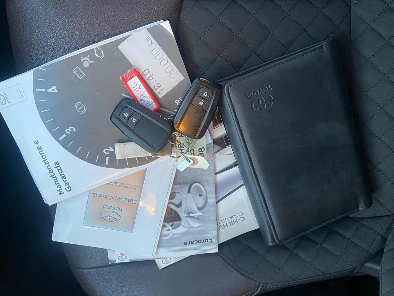 Toyota C-HR 1.8 Hybrid E-CVT Lounge 2WD NEOPATENTATI!!!