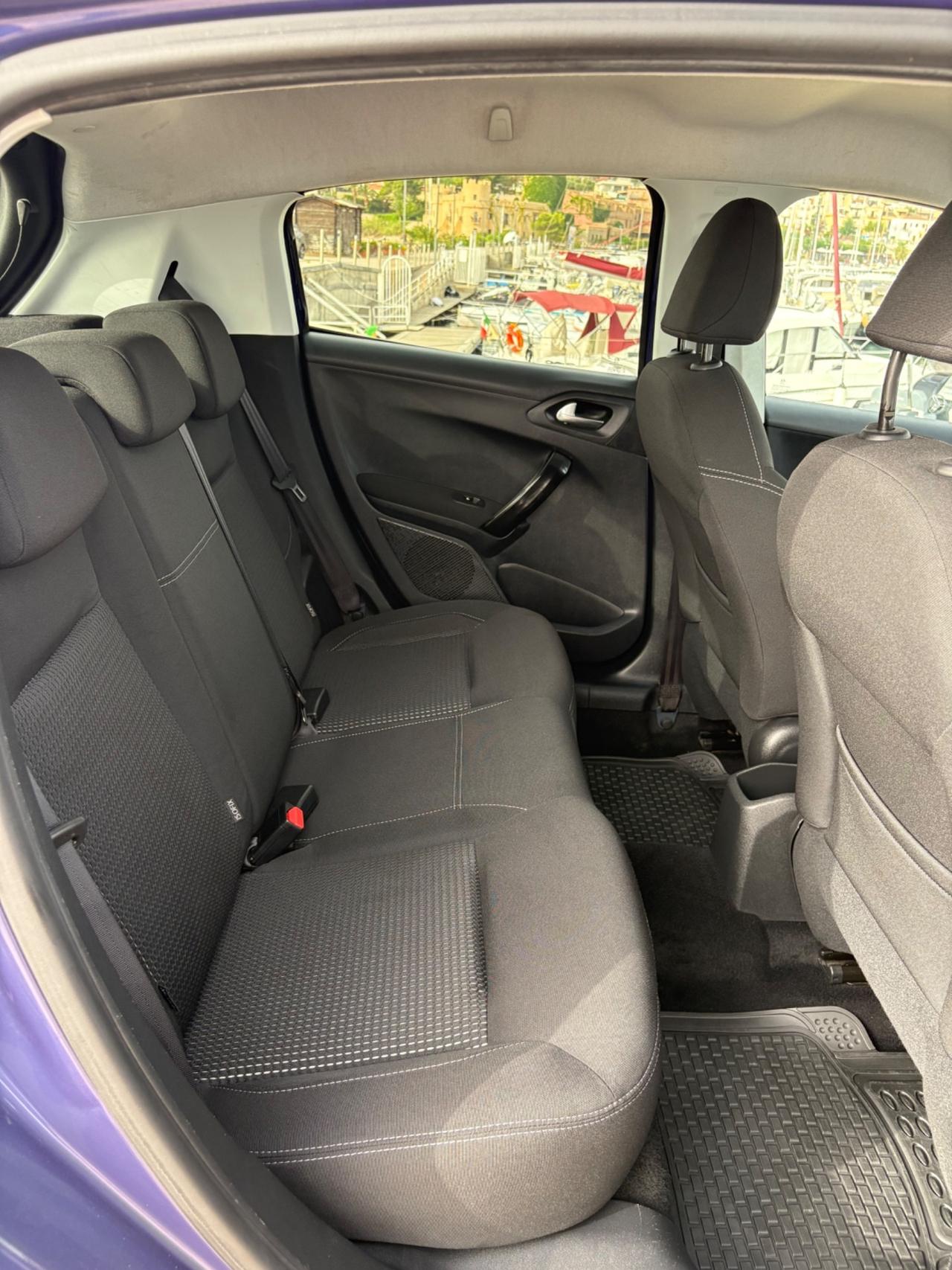 Peugeot 208 già omologata per disabili Allure