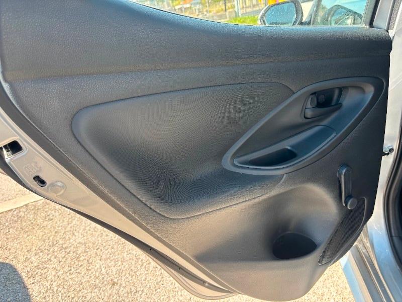 TOYOTA Yaris 4ª serie Yaris 1.0 5 porte Business