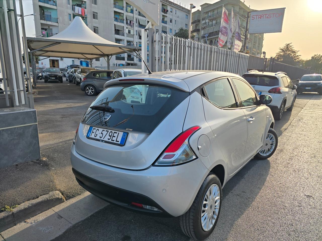 Lancia Ypsilon 0.9 TwinAir 85 CV 5 porte Metano Ecochic Platinum