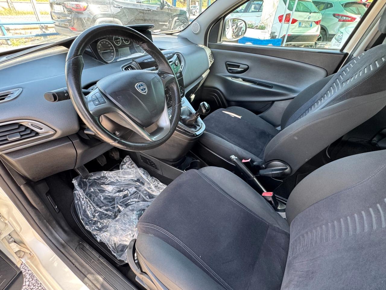 Lancia Ypsilon 1.3 MJT 16V 95 CV 5 porte 1prop. km certificati bianco perla 2011