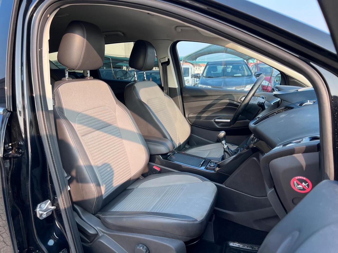 Ford Kuga 1.5 TDCI 120 CV S&S 2WD ST-Line Business