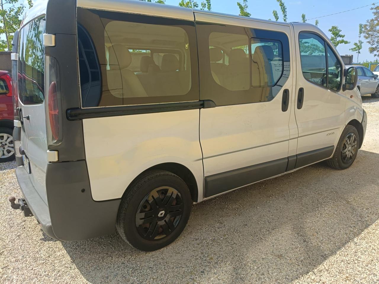 Renault TRAFIC 9 posti