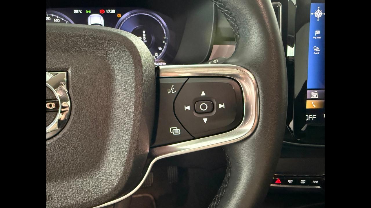 VOLVO XC40 2023 - XC40 1.5 t4 recharge phev Plus Dark auto
