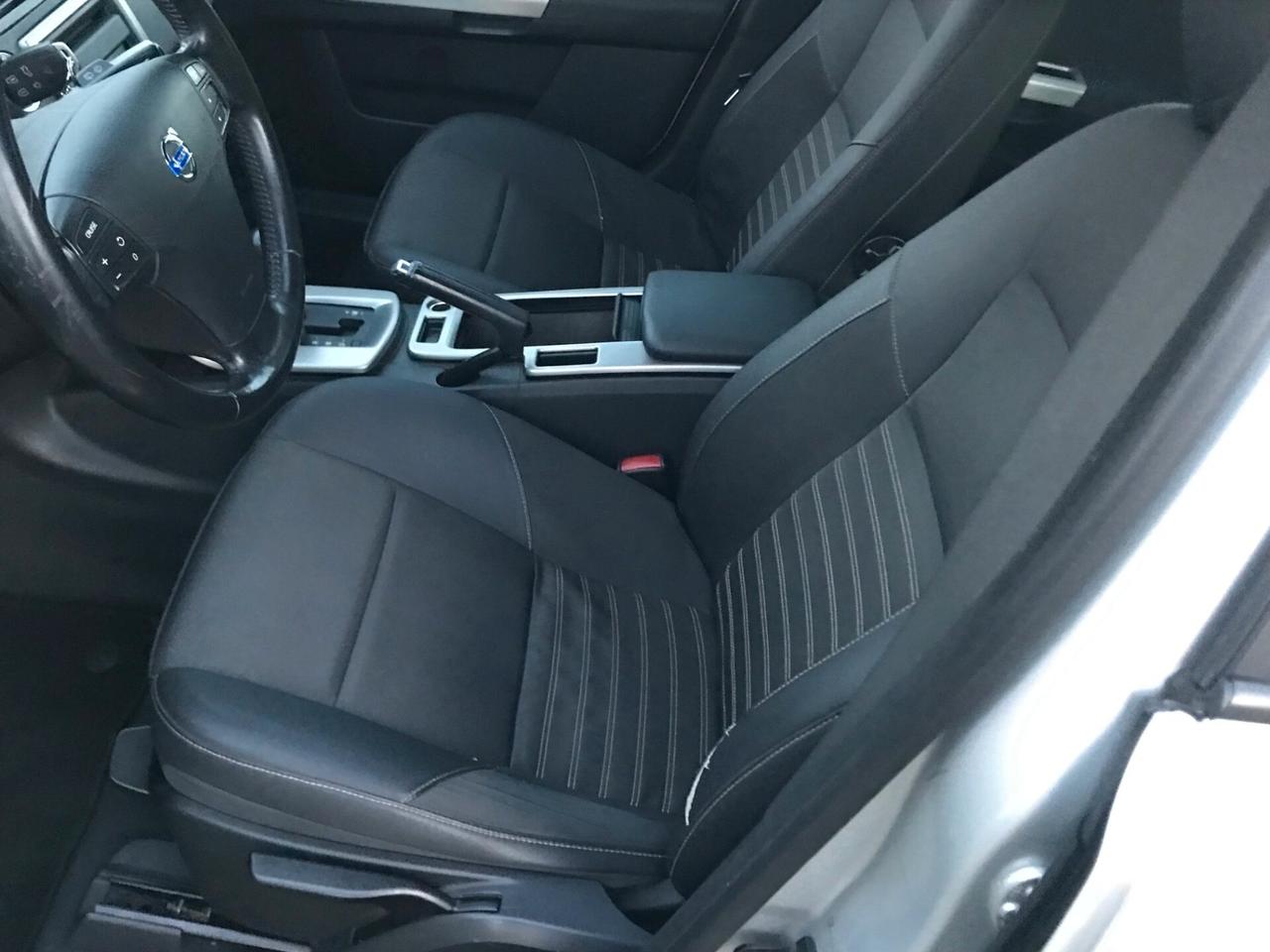 V50 2.0d Momentum automatica cerchi da "17"