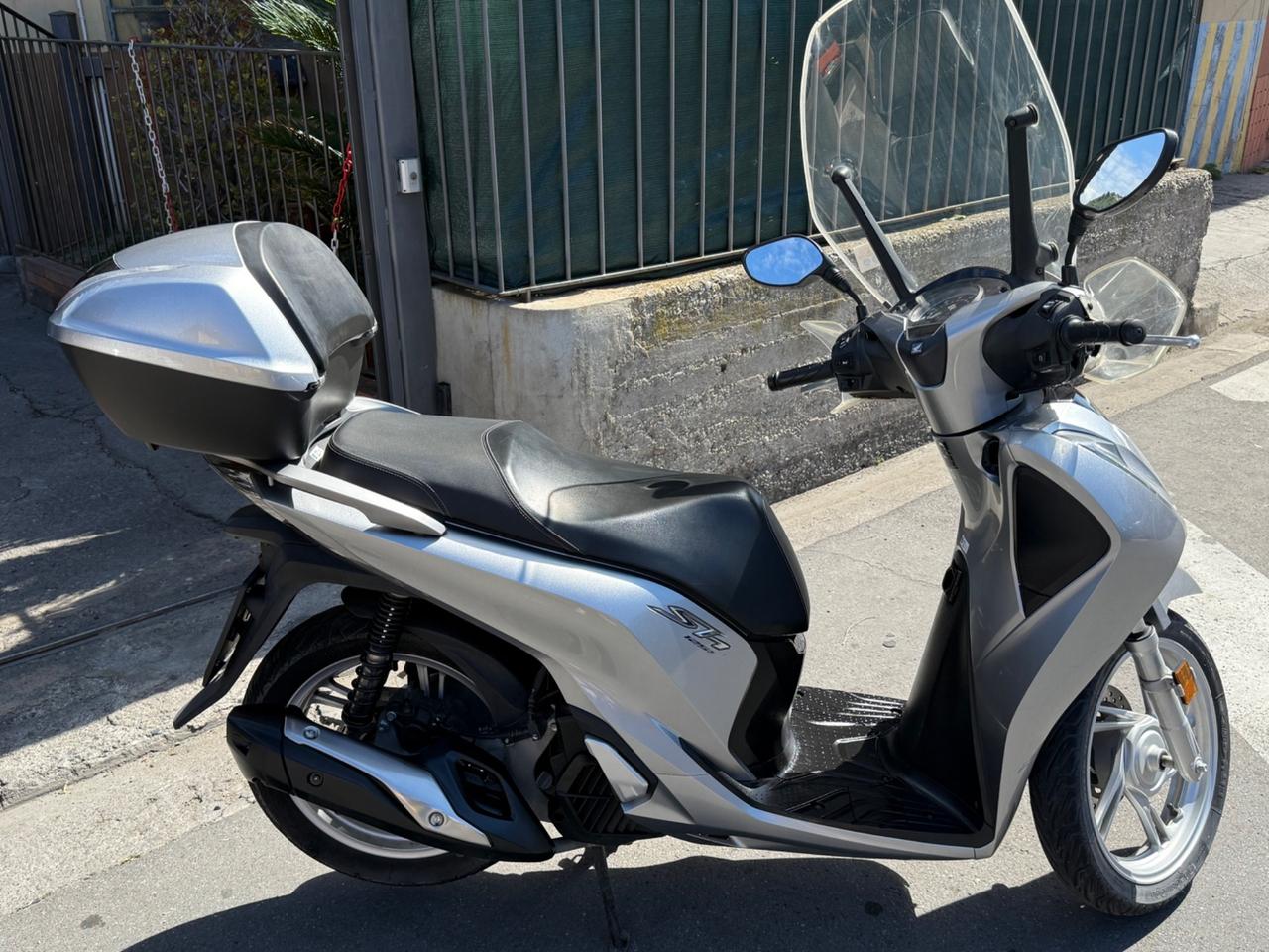 HONDA SH 125 i.e ABS - SOLO 4000 km -