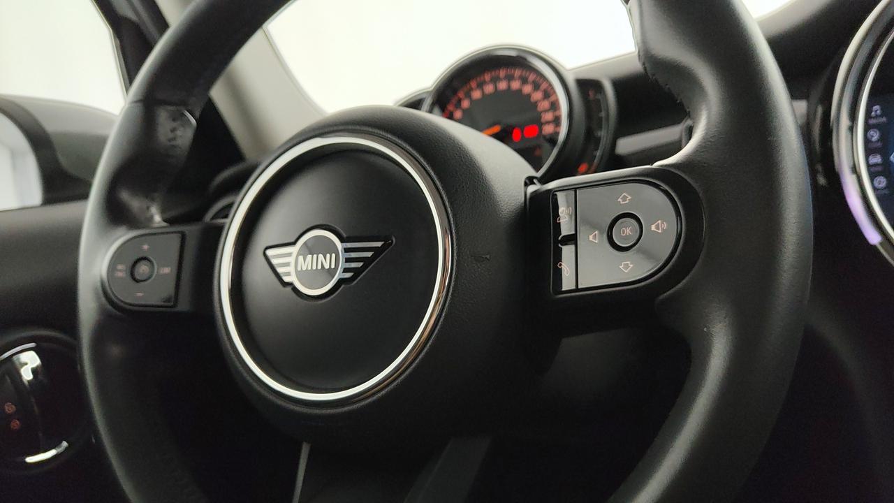 MINI Mini IV F55 2021 5p - Mini 5p 1.5 One Essential 75cv