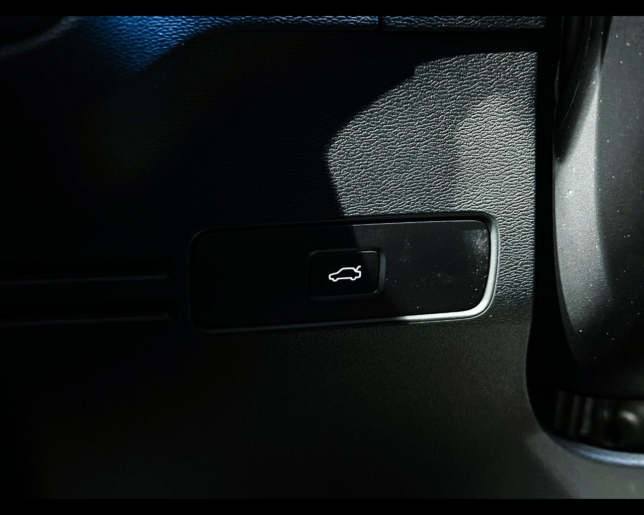 VOLVO XC40 Essential B3 AUT