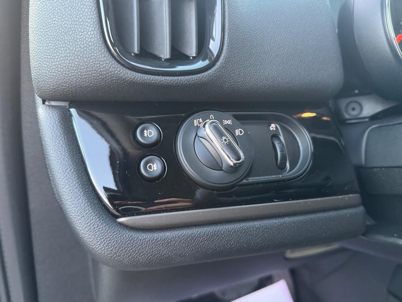 Mini Cooper Countryman 1.5 Essential 136cv final edition