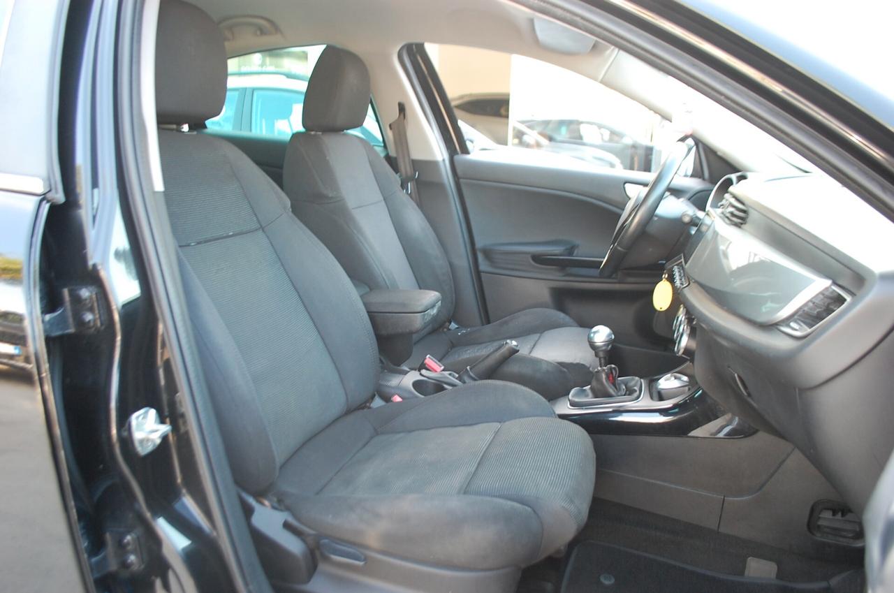 Alfa Romeo Giulietta 1.6 jtdm 105CV Distinctive Uff Italy Clima Lega USB