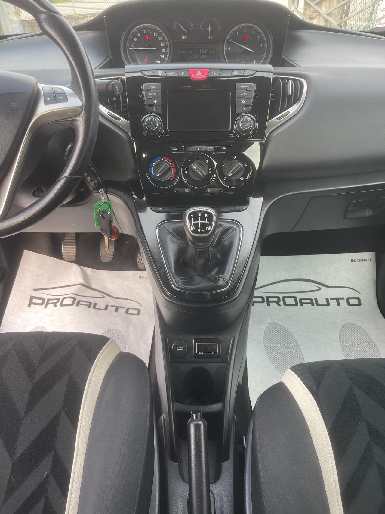 Lancia Ypsilon 1.2 69 CV 5 porte Platinum