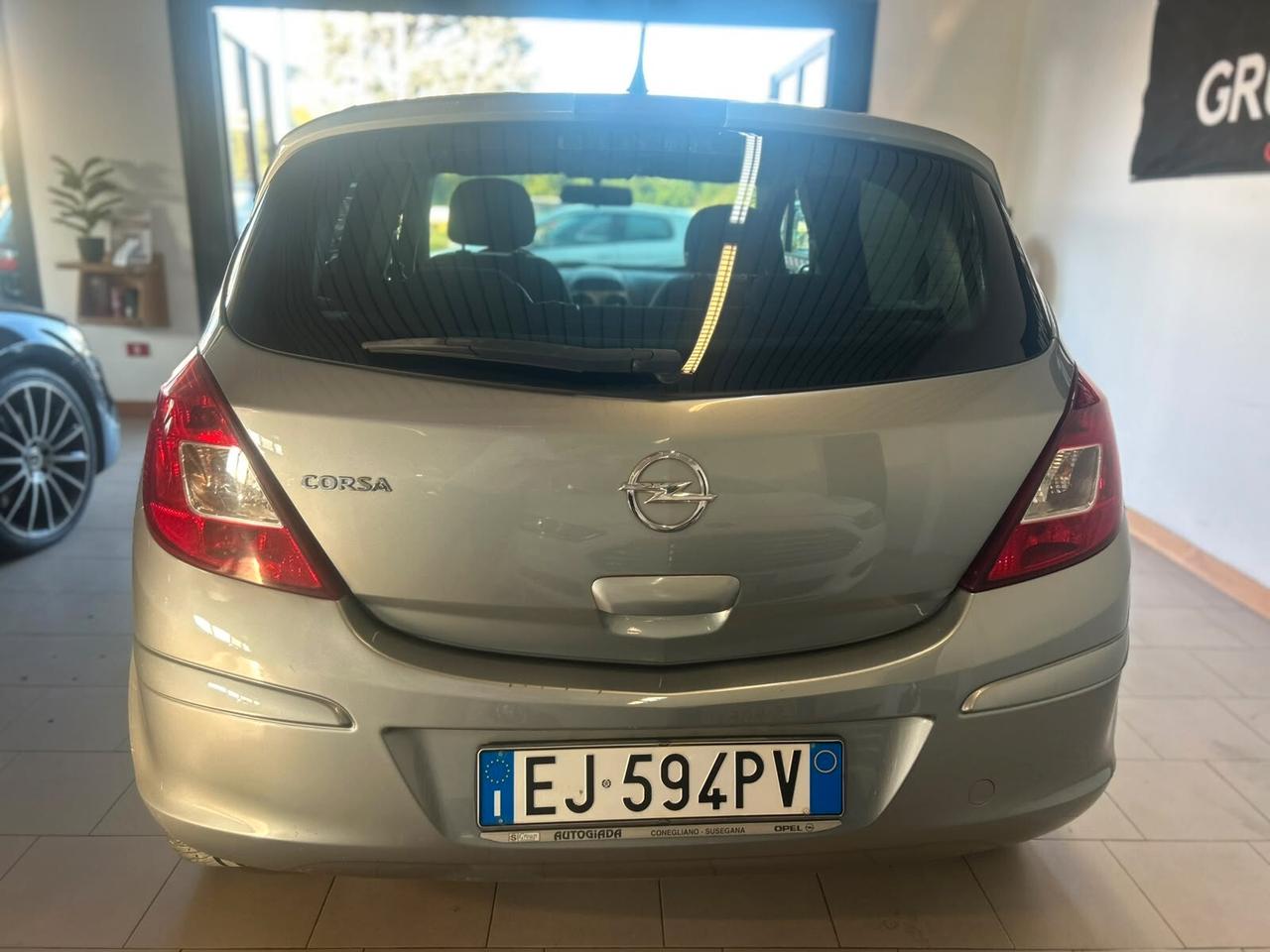 Opel Corsa 1.2 5 porte Cosmo