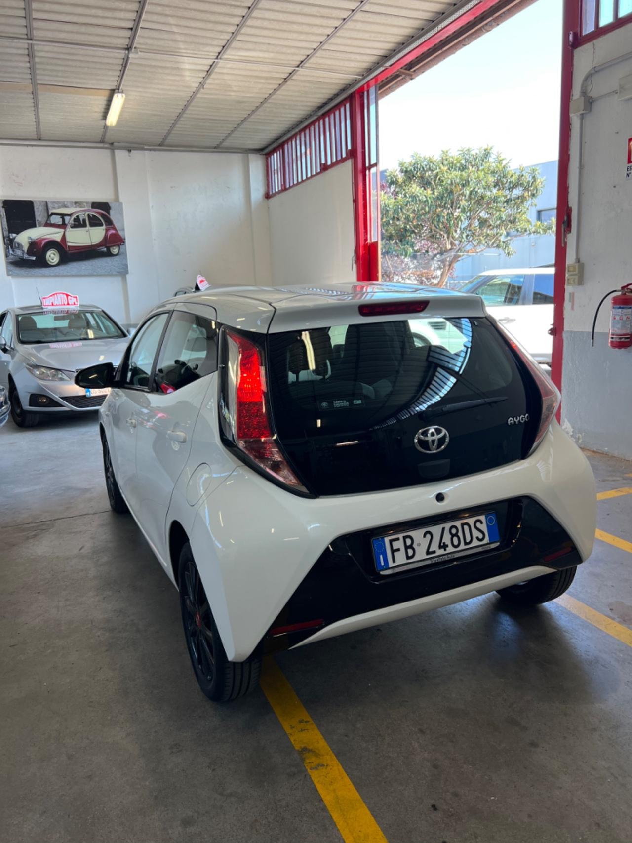 Toyota Aygo 1.0 VVT-i 69 CV 5 porte x-cite MMT