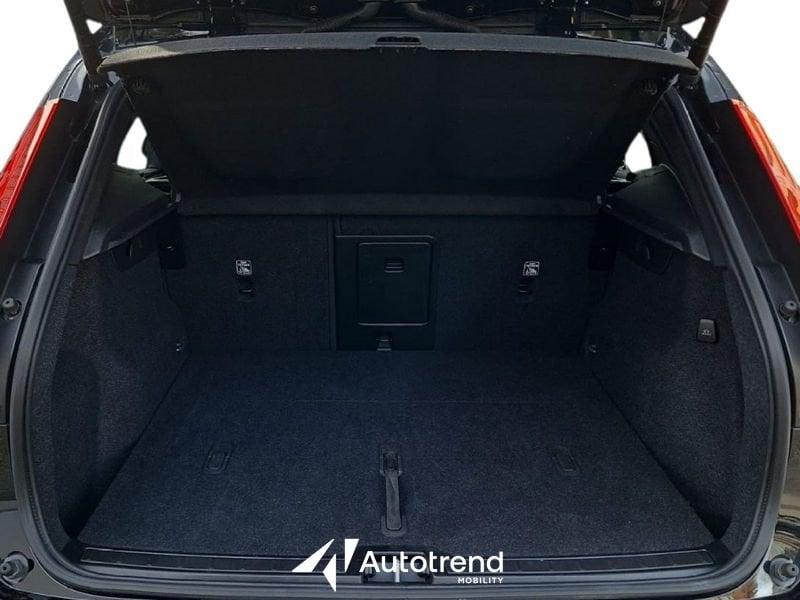 Volvo XC40 B3 163+14 CV Automatico LED Core
