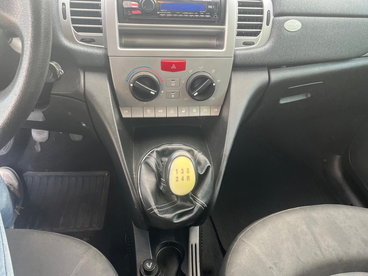 Lancia Ypsilon 1.2 69 CV Platinum 200.000 KM