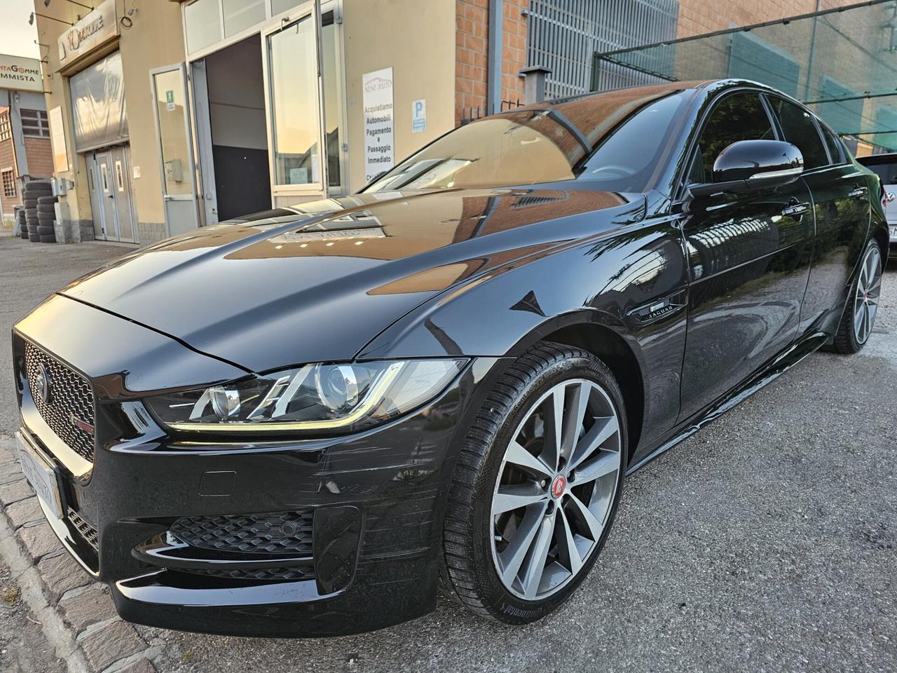 Jaguar XE 2.0 D Turbo 180cv 4WD*R-Sport*Pelle*Navi*19**