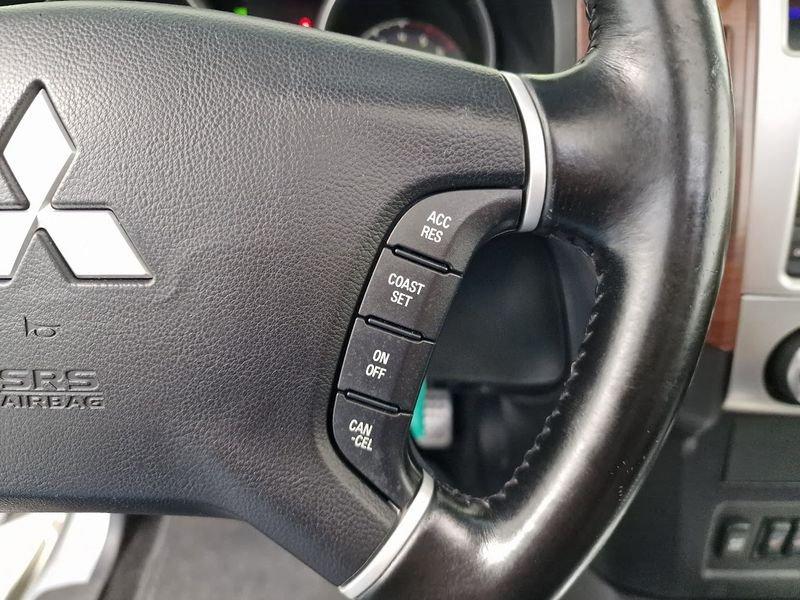 Mitsubishi Pajero Pajero 3.2 DI-D 16V 3p. Instyle AUTOCARRO N1 2 POSTI