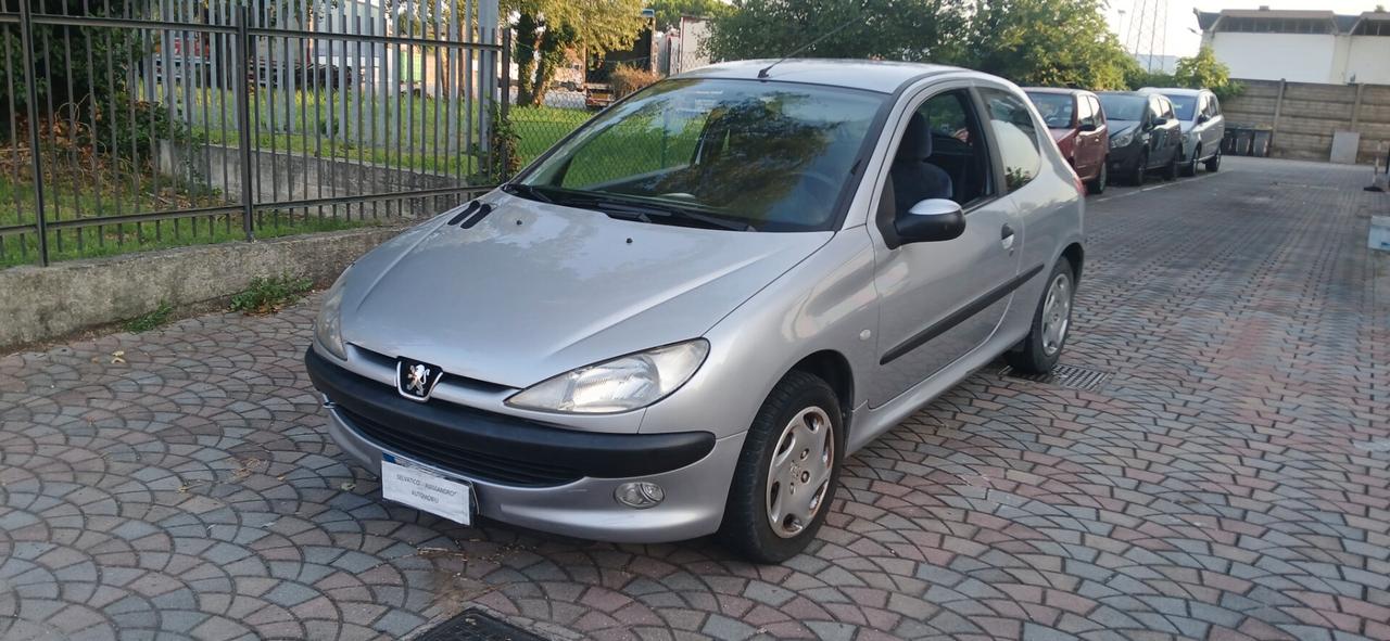 Peugeot 206 1.pochi km neopatentati