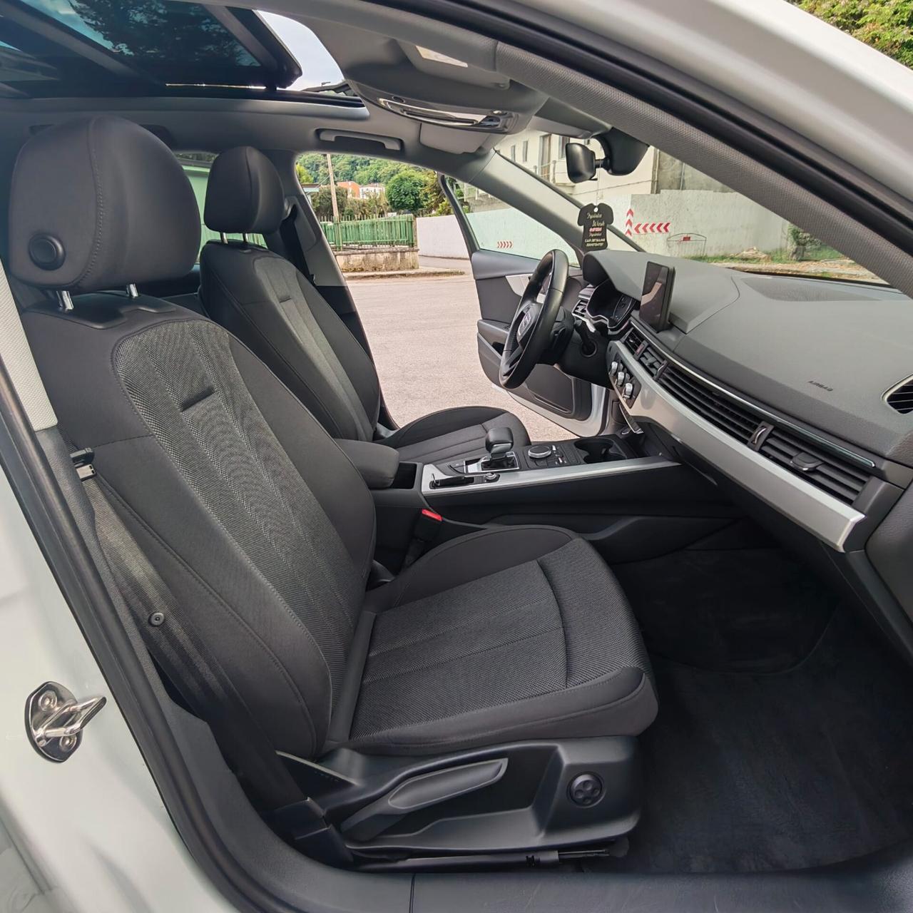 Audi A4 Avant 2.0 tdi ultra 150cv s-tronic TETTO PANORAMICO E APRIBILE