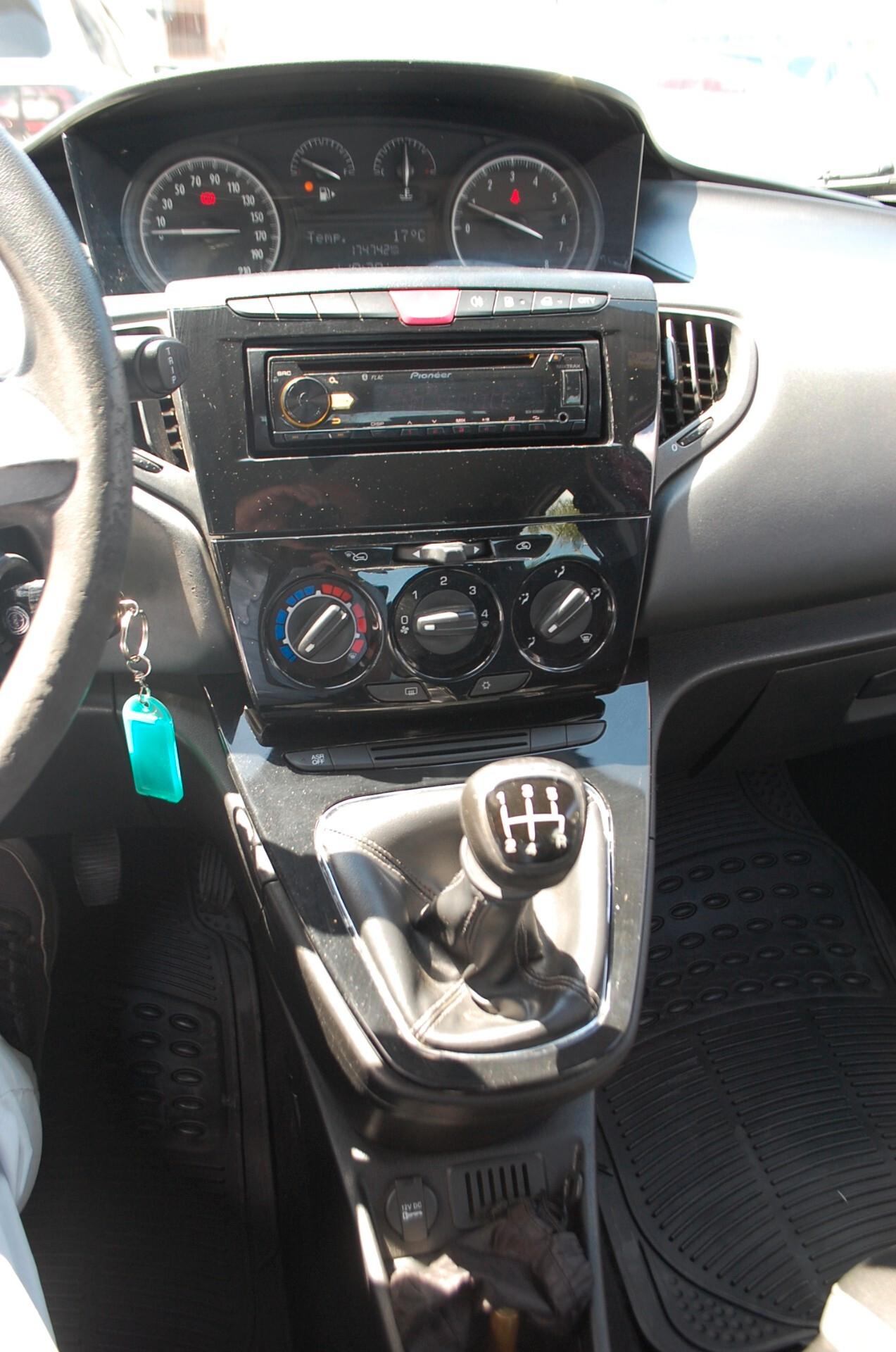 Lancia Ypsilon 1.2 Silver Ecochic Gpl 69CV Uff Italy USB Clima