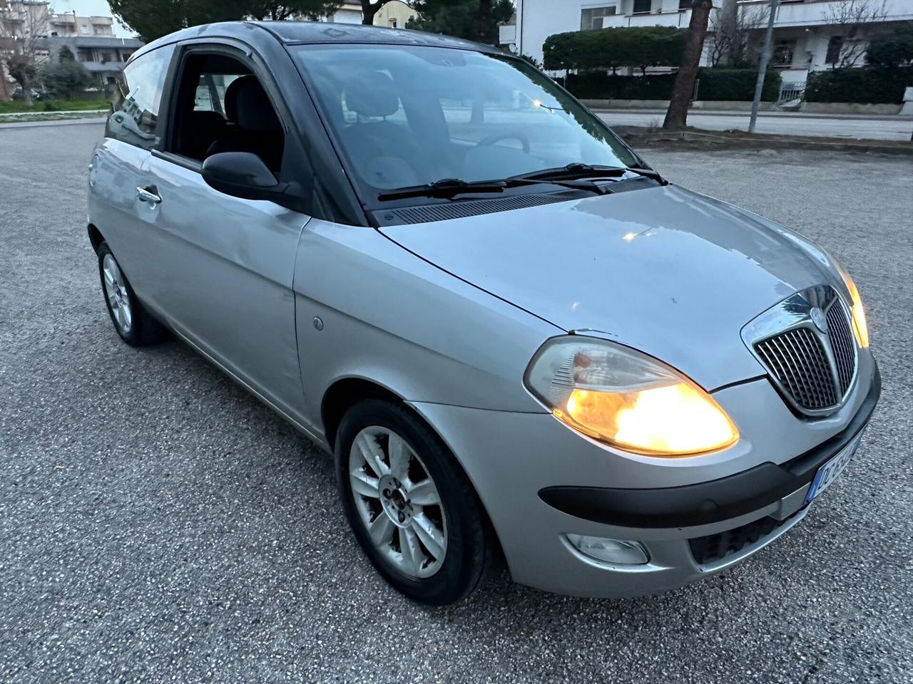 Lancia Ypsilon 1.2 16V Momo Design 2006 neopatentati