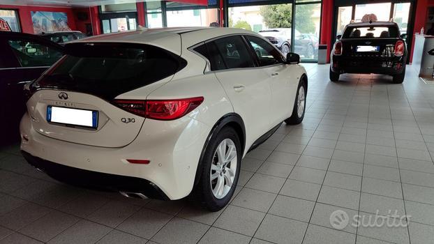 INFINITI Q30 2.2 diesel DCT AWD Premium Tech "NA