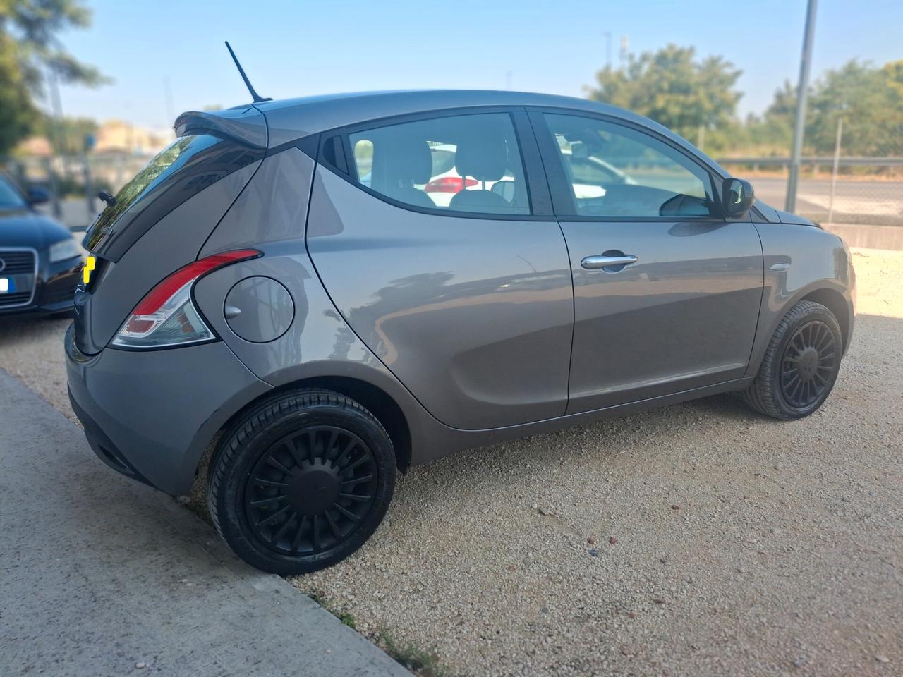 Lancia Ypsilon 1.0, 5 porte Hybrid