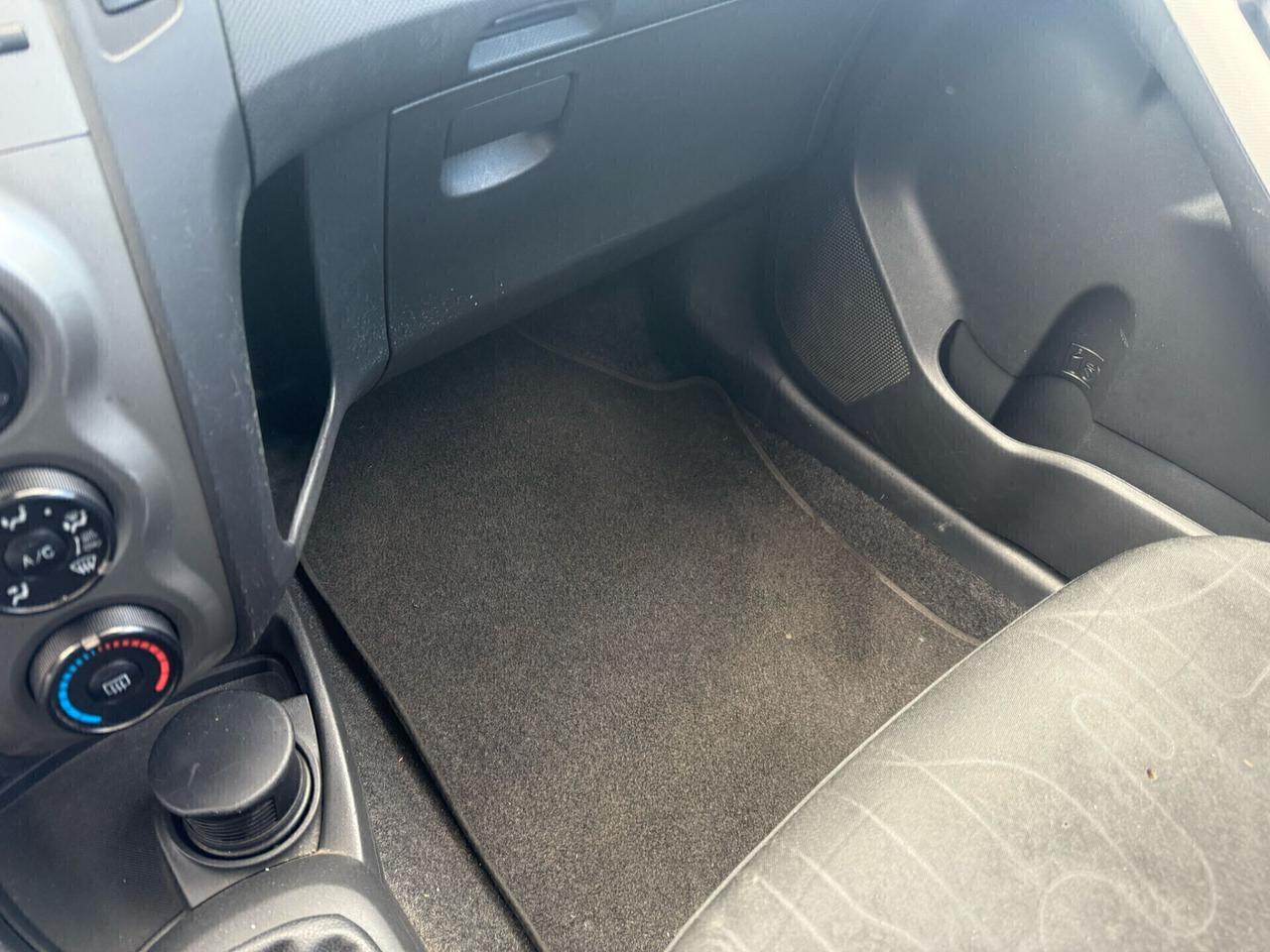 Toyota Yaris 1.0 BENZINA - 5 porte - NEOPATENTATO